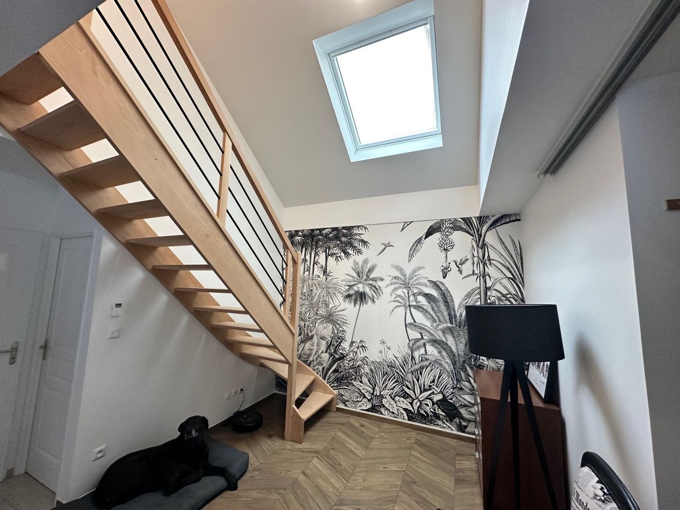 Escalier bois menant aux combles à Magny-le-Hongre